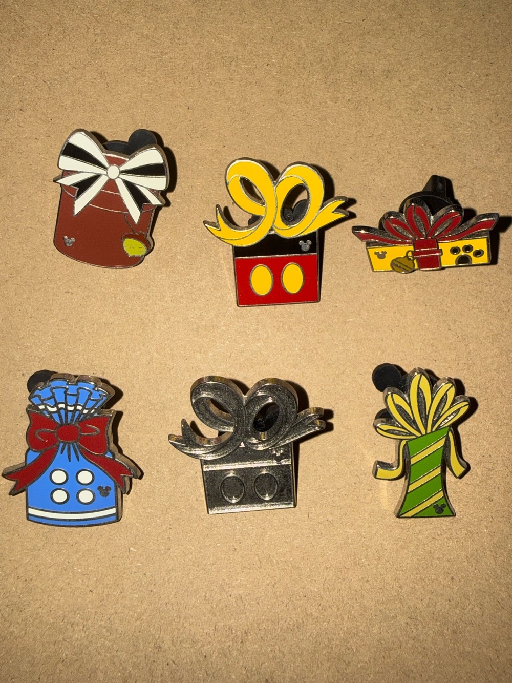 Disney Present Pins set of 6 - 2019 hidden mickey